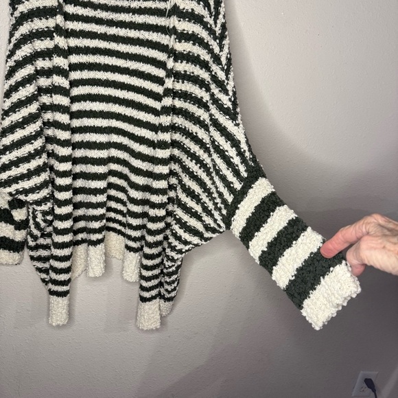 Umgee Striped Cardigan Oversized Popcorn Knit Olive & Cream Women’s Size Medium - Picture 3 of 12